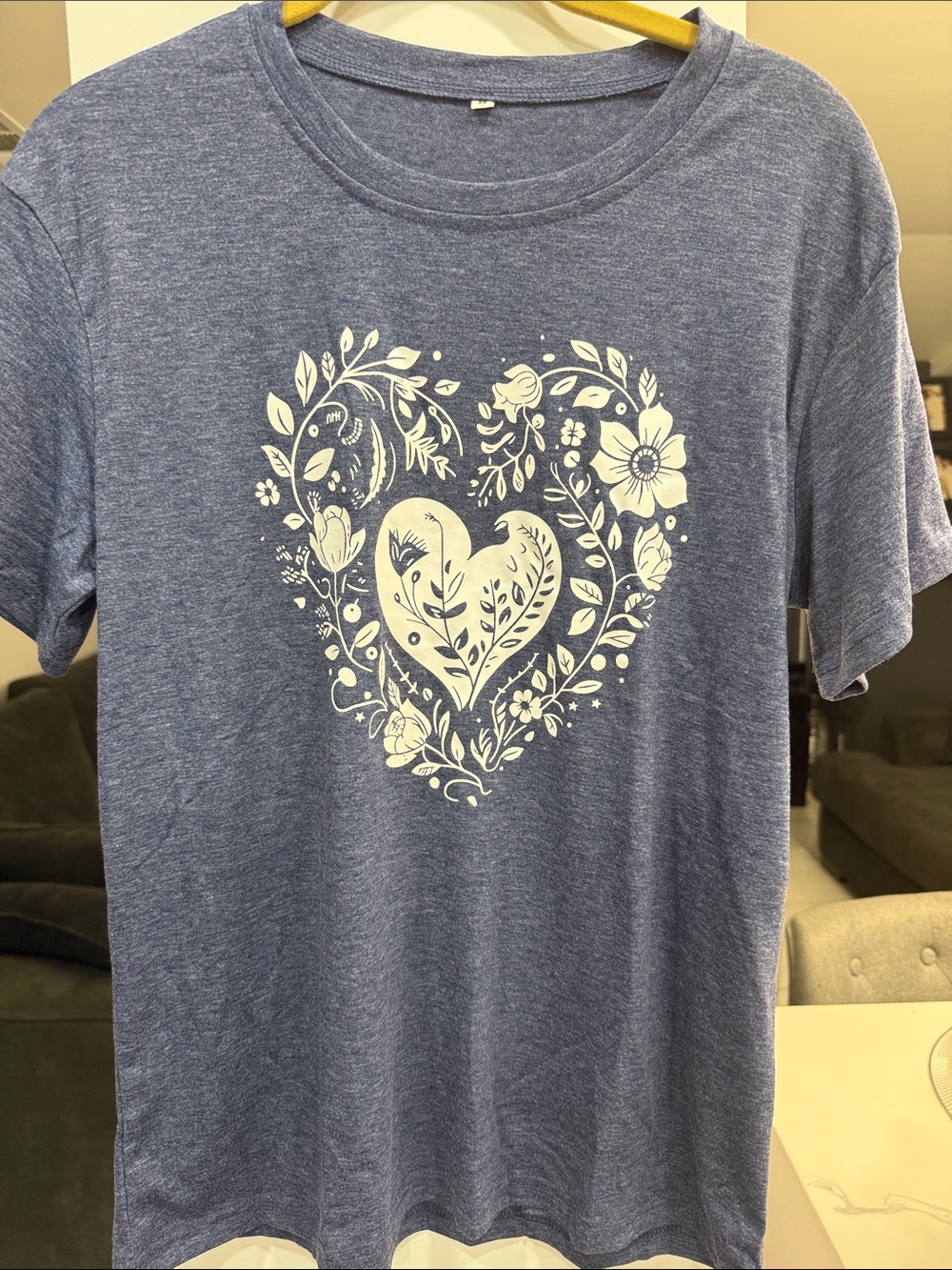 Tee Women Blue Heart Floral medium- p2p 20 New